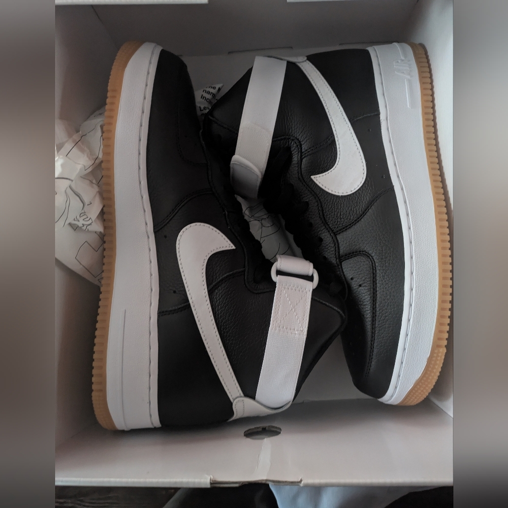 Nike Black and White High-Top Sneakers. Size 9.5